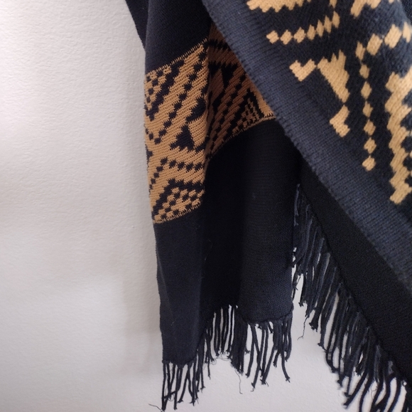 Minnie Rose Black Tan Geometric Poncho One Size Fits All - Picture 9 of 11